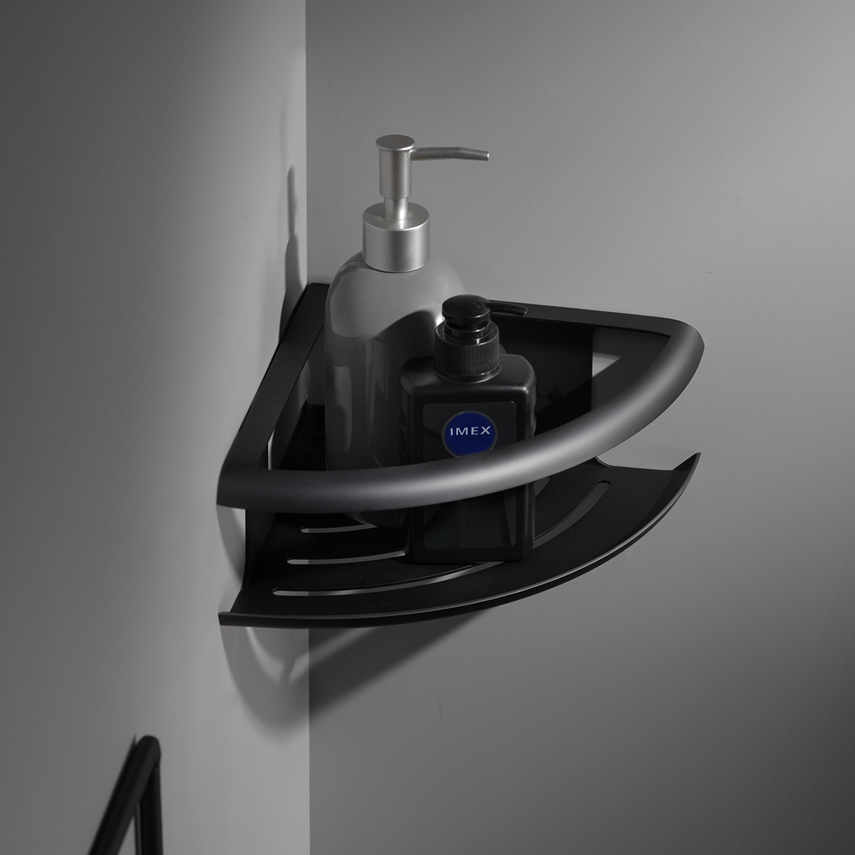 foto del prodotto imex portasapone angolare in acciaio inox s304 e ottone finitura nero opaco design compatto per montaggio a parete modello dhanu imex adh010 ng