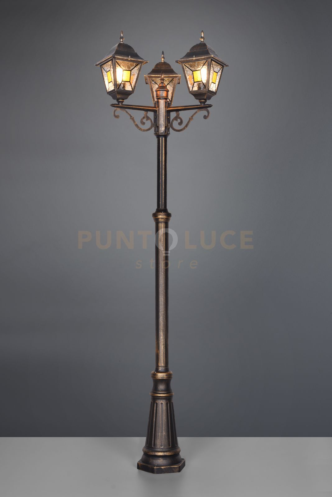 foto del prodotto imperia palo alto 3 lanterne da esterno 4 lati fusione di alluminio ruggine e vetro verniciato effetto ghiaccio ed inserto giallo h. 240cm ip44 attaco e27