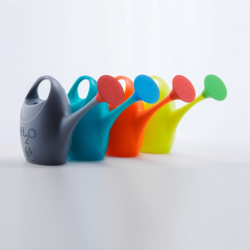 foto del prodotto innaffiatoio in plastica antiurto capacita' 3,5 lt in colori assortiti irrigazione giardino piante