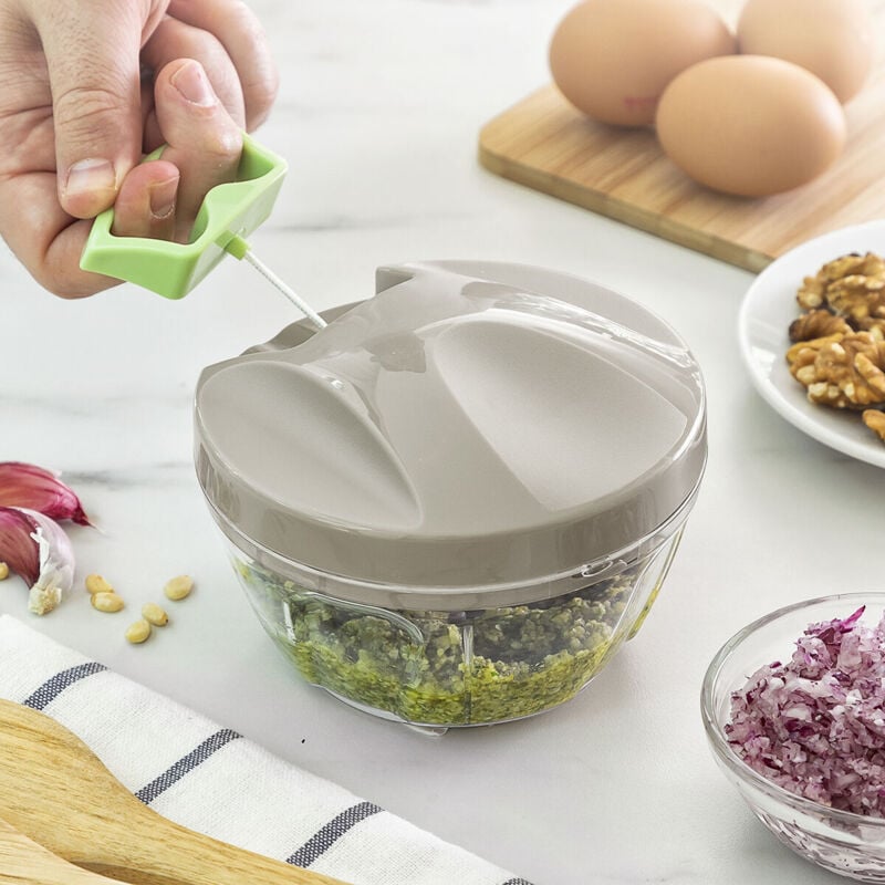 foto del prodotto innovagoods mini tritatutto manuale con corda spinop