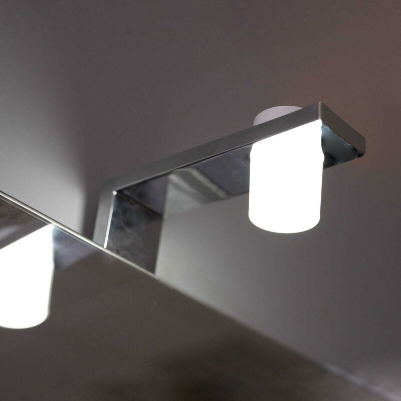 foto del prodotto kiamami valentina - applique led per installazione a bordo specchio bagno venus