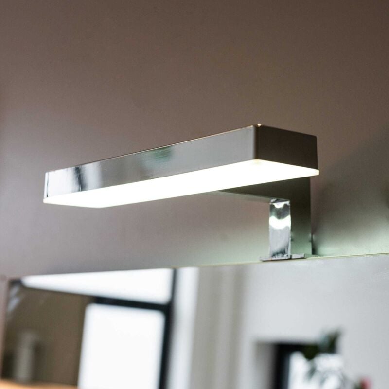 foto del prodotto kiamami valentina lampada led da specchio con finitura cromata 18cm nettuno