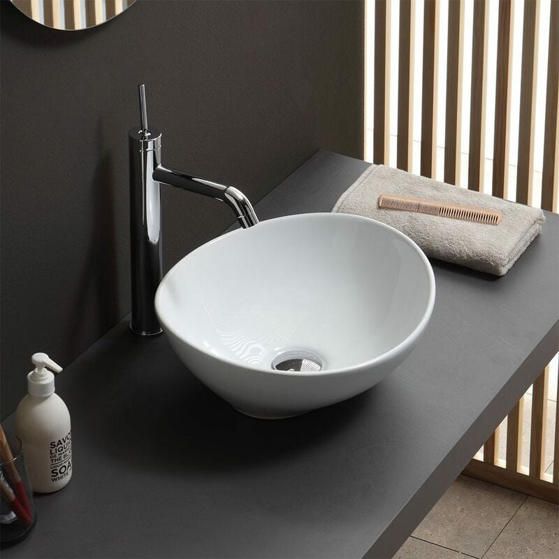 foto del prodotto kiamami valentina lavabo in appoggio ovale in ceramica per rubinetto a muro