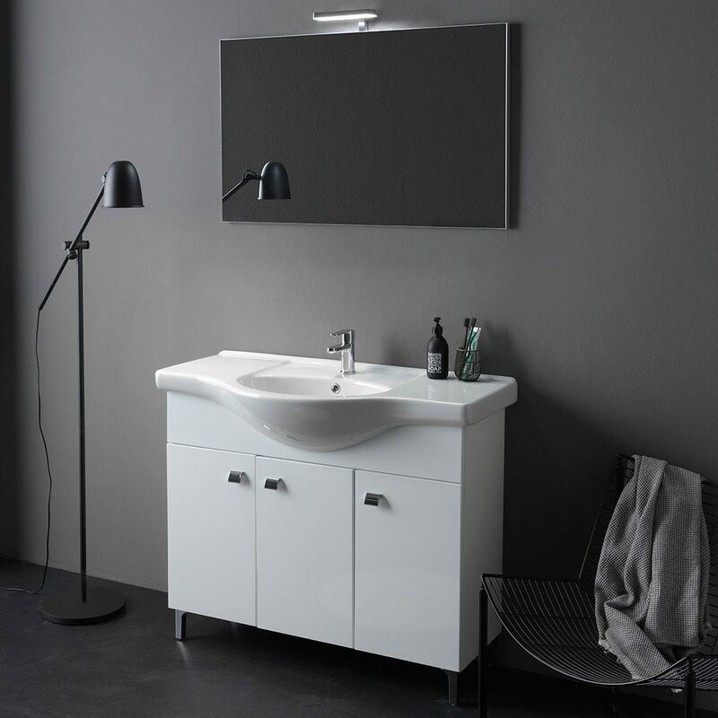 foto del prodotto kiamami valentina mobile bagno 105cm bianco lucido, specchio 100x60 e lampada smeraldo