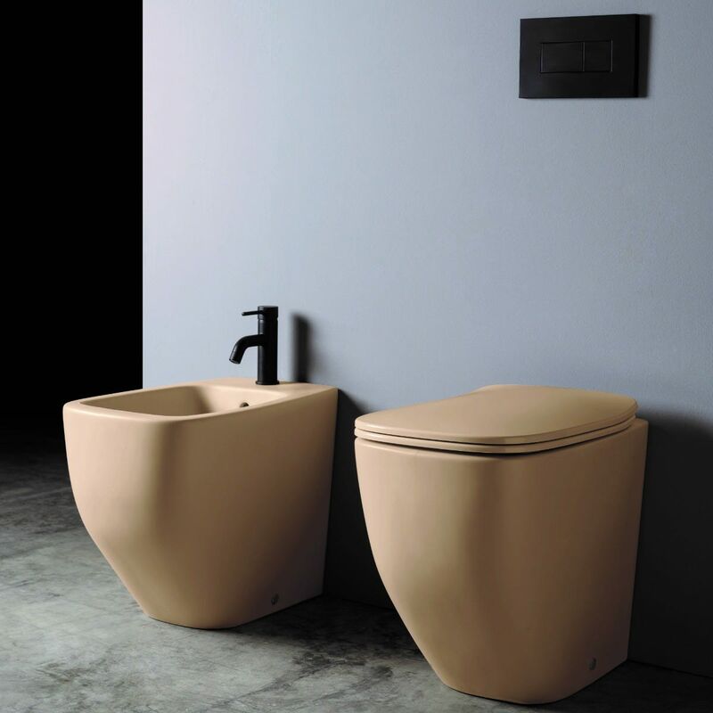 foto del prodotto kiamami valentina sanitari filo muro senza brida in ceramica sabbia opaco mozart