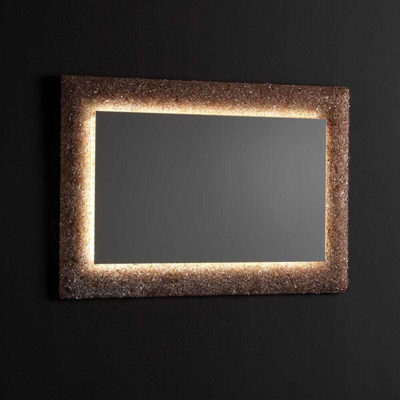 foto del prodotto kiamami valentina specchio con cornice in graniglia di vetro fuso bronzo e led integrati 90x62