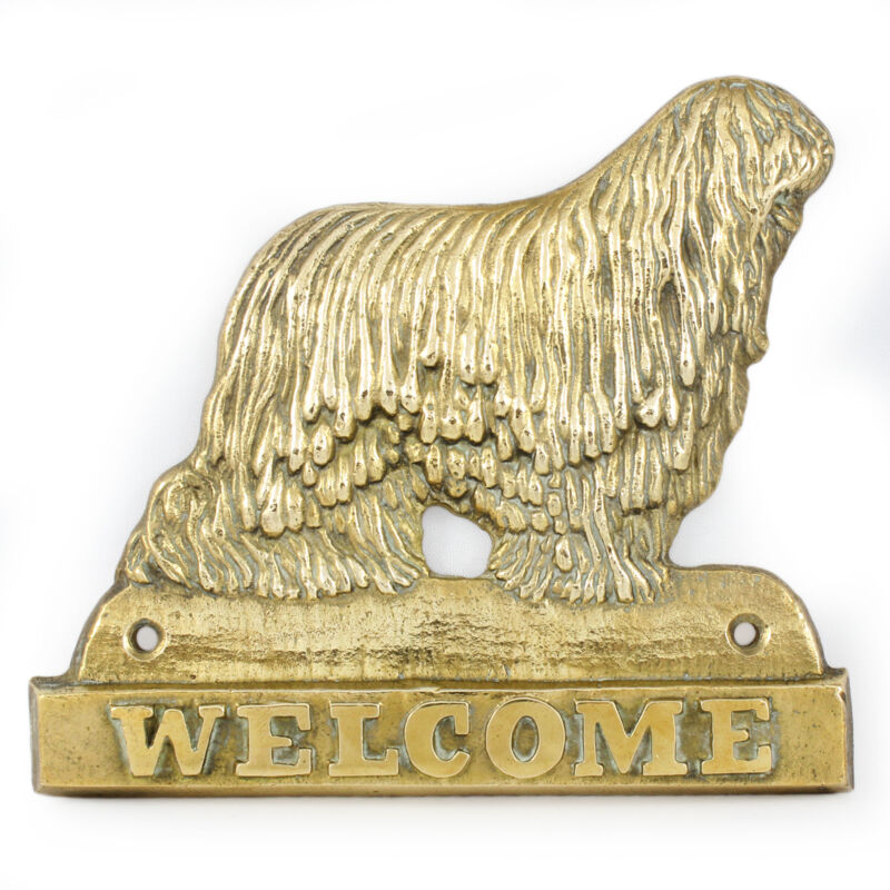 foto del prodotto komondor un cartello sulla porta con un cane, una targa di benvenuto in ottone, un cartello unico con la parola welcome di art dog