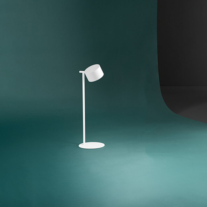 foto del prodotto kosmo lampada da tavolo led 3w 180lm 3000k in metallo colore bianco dimmerabile e ricaricabile ip20