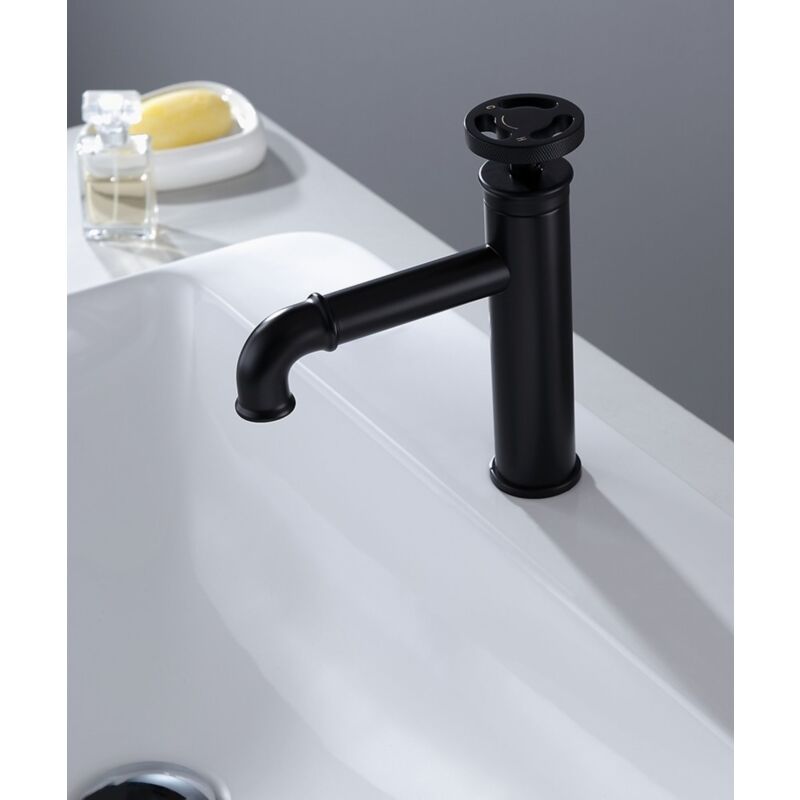 foto del prodotto kroos miscelatore monocomando per bagno in stile industriale nero