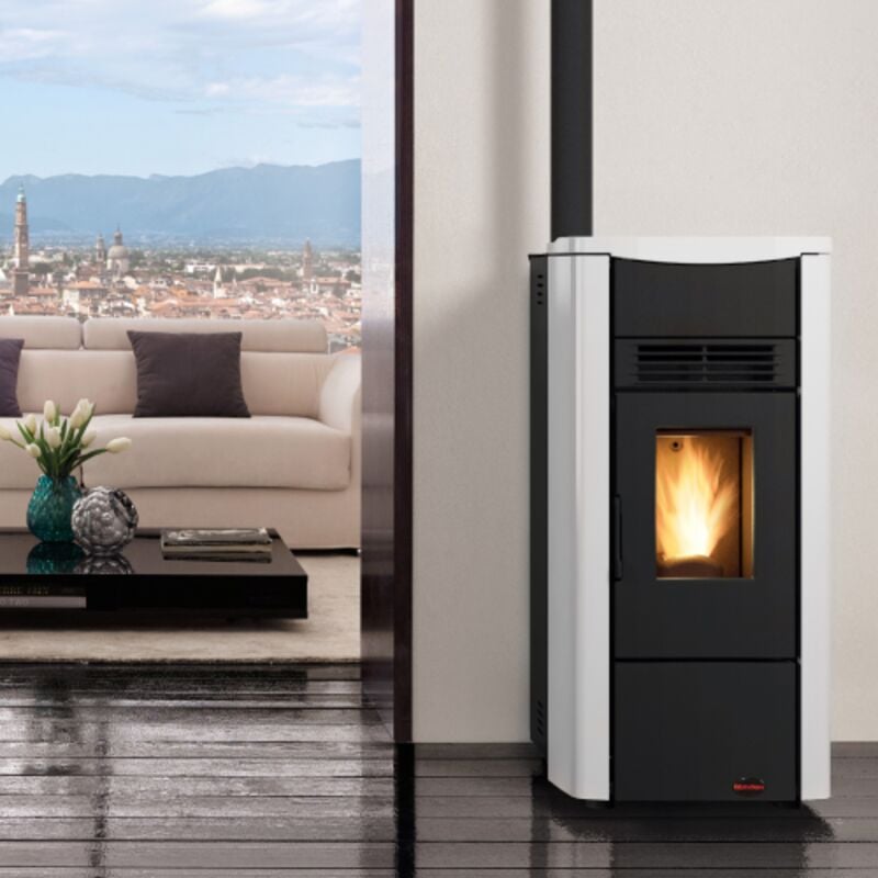 foto del prodotto la nordica extraflame stufa a pellet giusy plus evo 9,1 kw canalizzata rivestimento in acciaio bianca 230 m riscaldabili