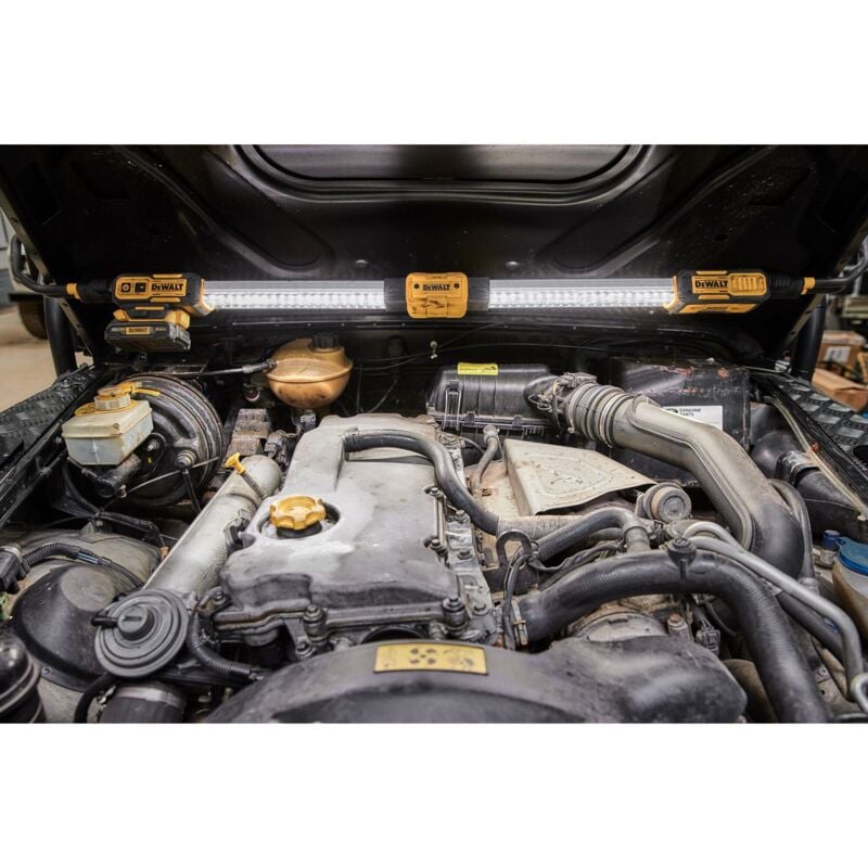 foto del prodotto lampada a batteria dewalt per auto dcl045, 12 18 volt senza batteria e caricabatterie