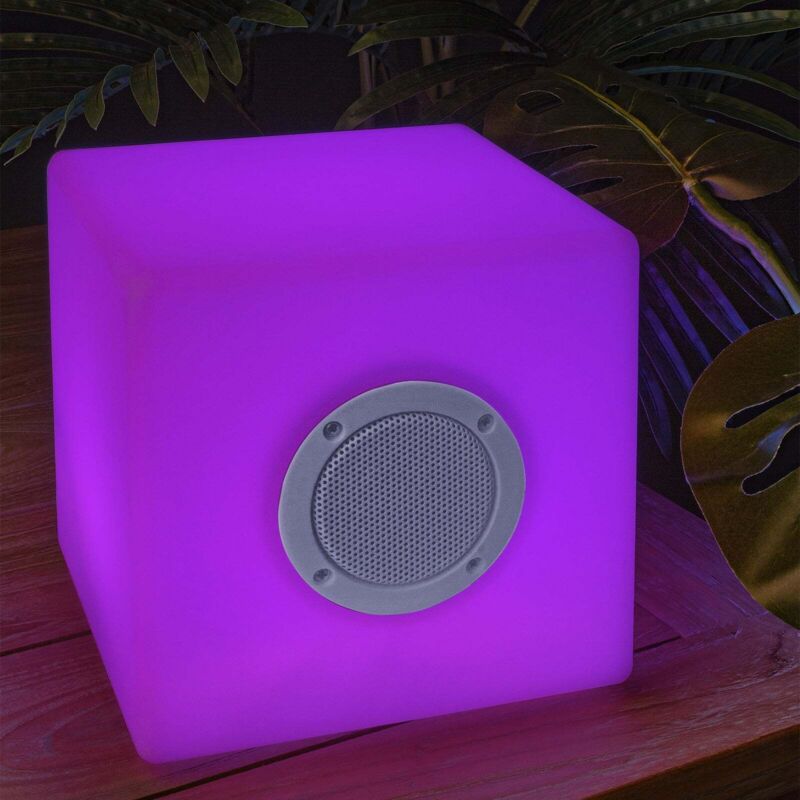 foto del prodotto lampada a led cubo speaker per uso interno ed esterno 40x40 cm