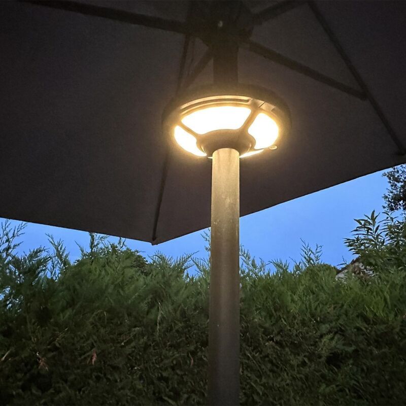 foto del prodotto lampada a led ombrellone umbrelight alimentato a batteria