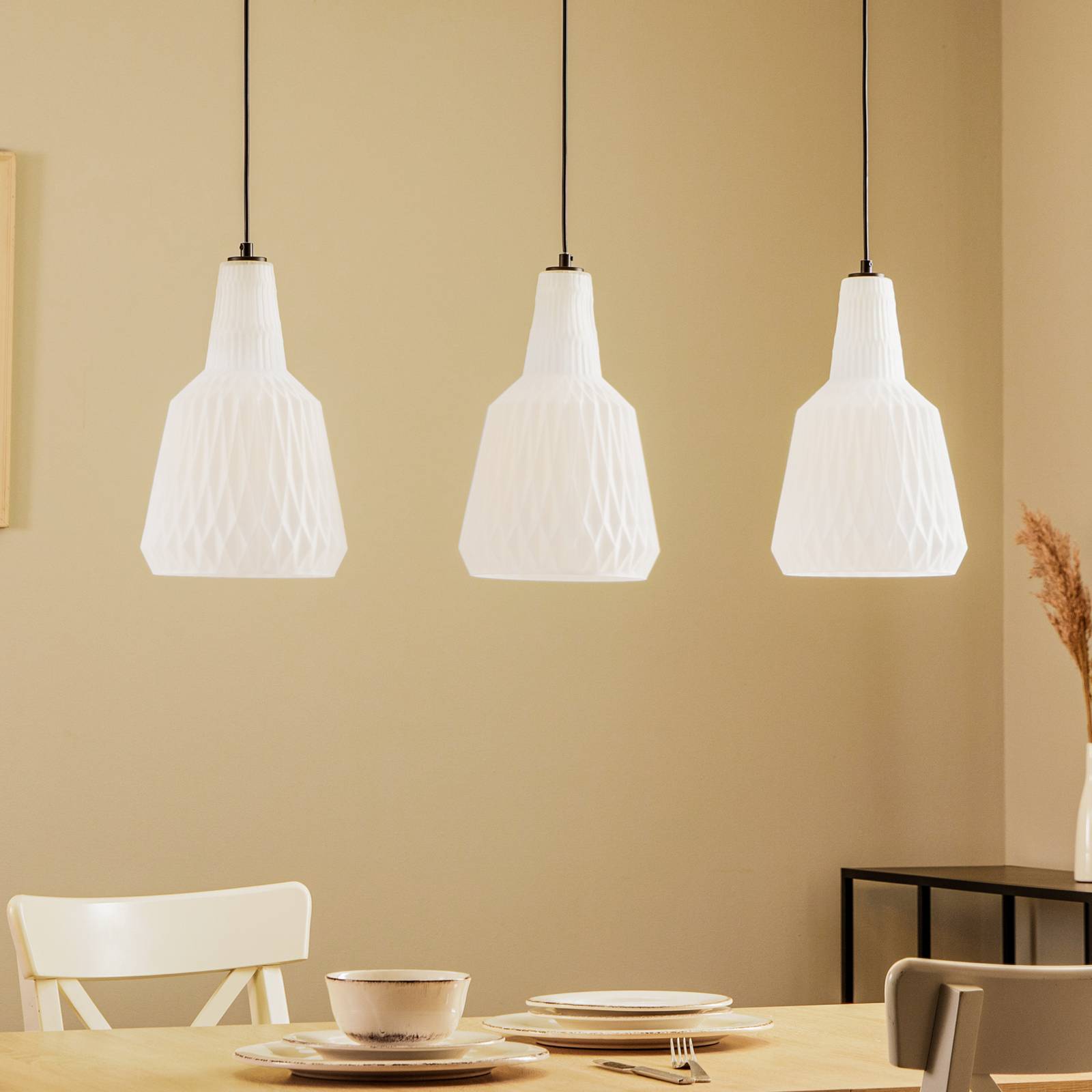 foto del prodotto lampada a sospensione lindby belarion, opale, a 3 luci, vetro, 23 cm