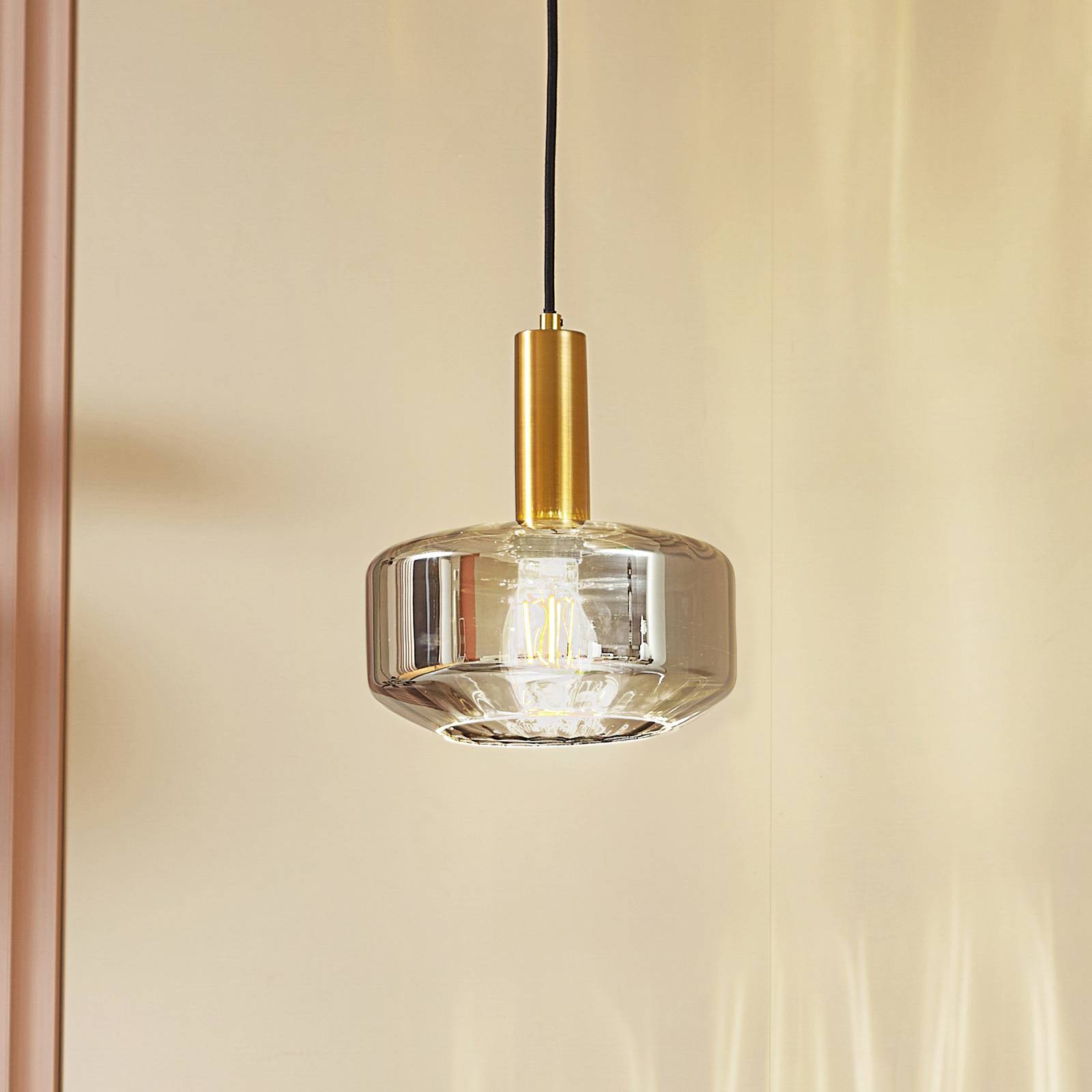 foto del prodotto lampada a sospensione lindby hildur, 22 cm, 1 luce, grigio fumo, vetro