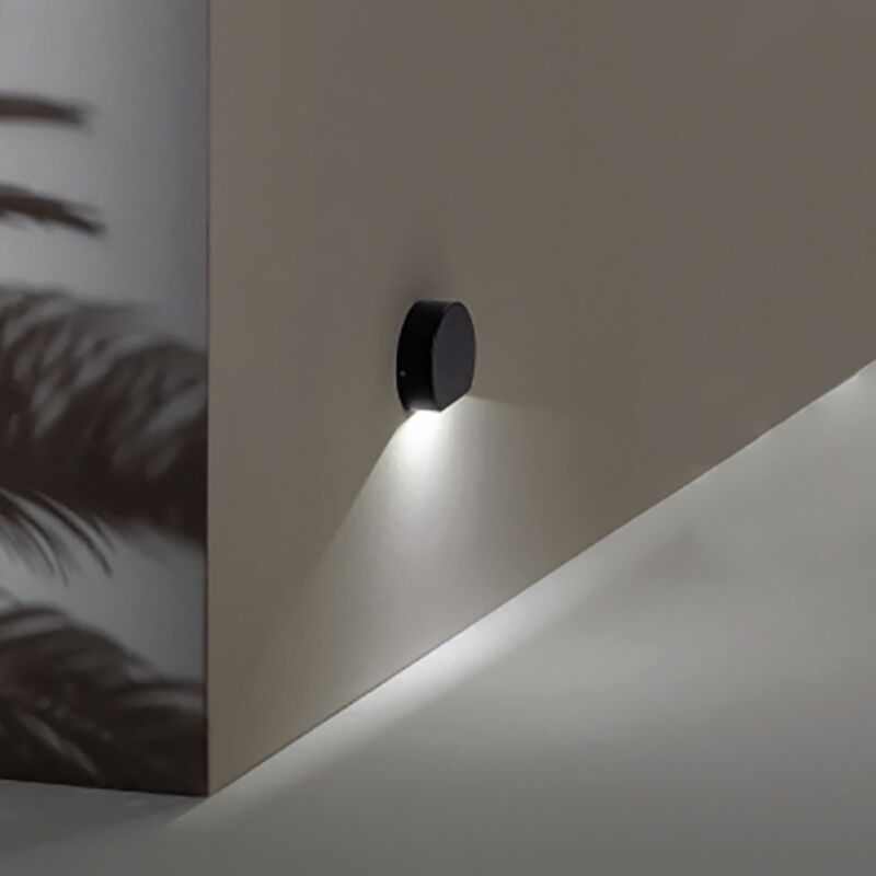 foto del prodotto lampada applique segnapasso sun per esterni in alluminio 10x3 cm nero