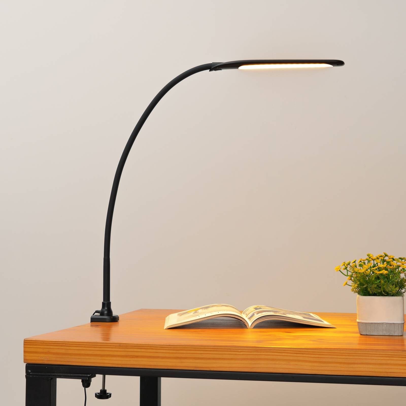 foto del prodotto lampada con morsetto lindby led nilay, altezza 70 cm, cct, home office