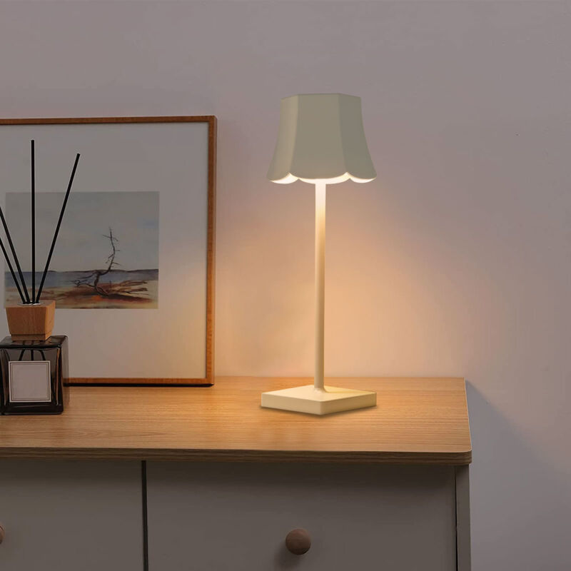 foto del prodotto lampada da comodino led wireless ricaricabile, luce portatile usb, mini lampada da tavolo piccola, metallo, bianco
