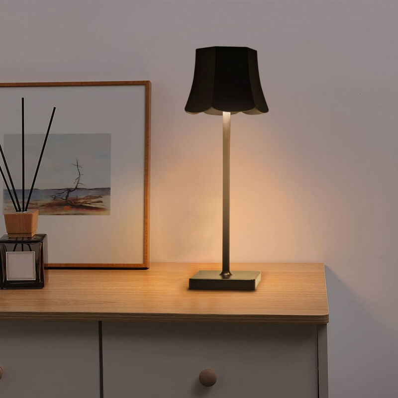 foto del prodotto lampada da comodino led wireless ricaricabile, luce portatile usb, mini lampada da tavolo piccola, metallo, nero