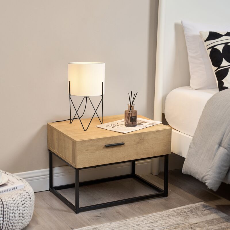 foto del prodotto lampada da comodino slough in stile treppiede lux.pro