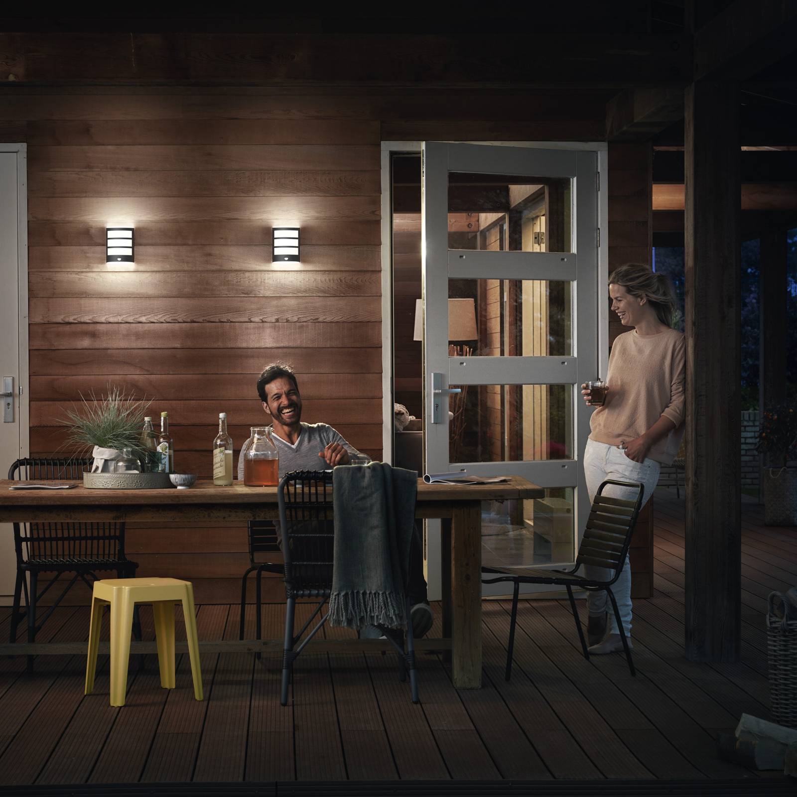 foto del prodotto lampada da esterno philips python antracite 4.000k con sensore