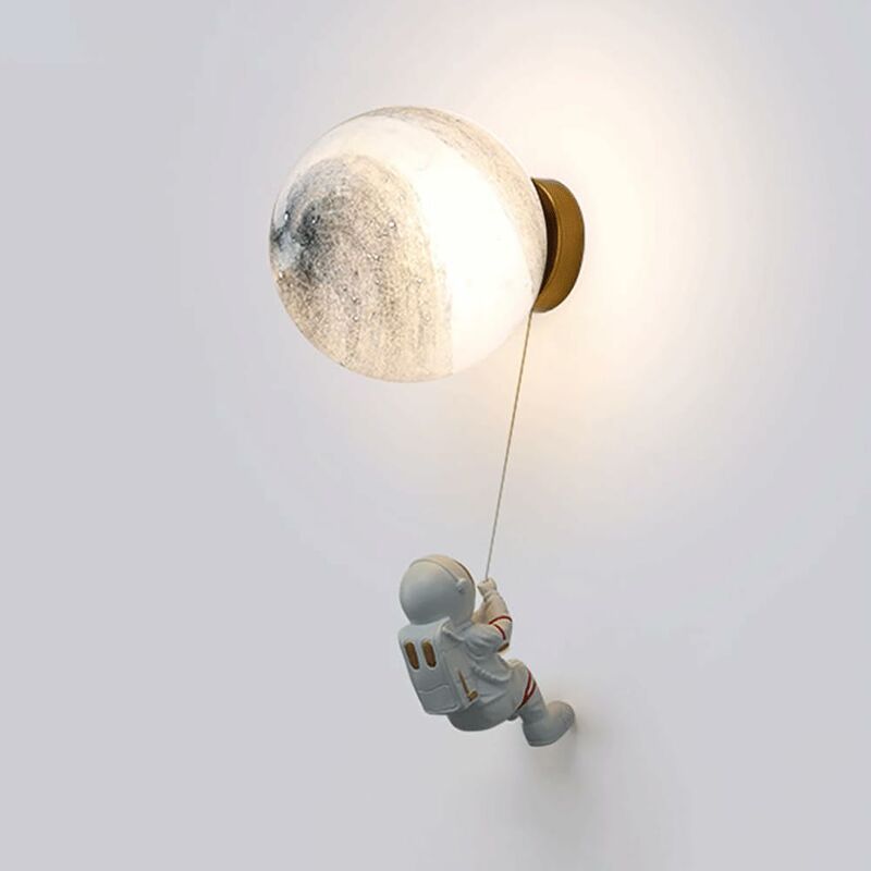foto del prodotto lampada da parete creative planet, lampada da parete in metallo dorato con paralume sferico, applique da parete per camera da letto per bambini con