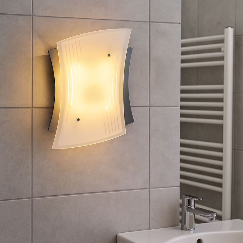 foto del prodotto lampada da parete, lampada da parete, design, luce per interni, lampada decorativa, metallo verniciato, cromo, vetro satinato, dettagli decorativi,
