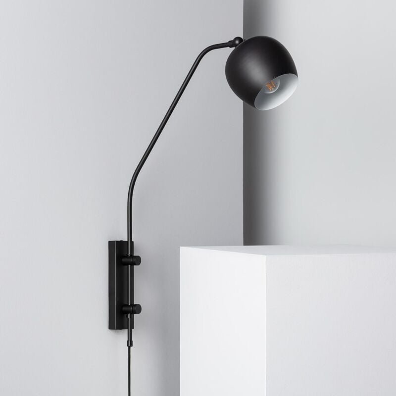 foto del prodotto lampada da parete orientabile bando nero