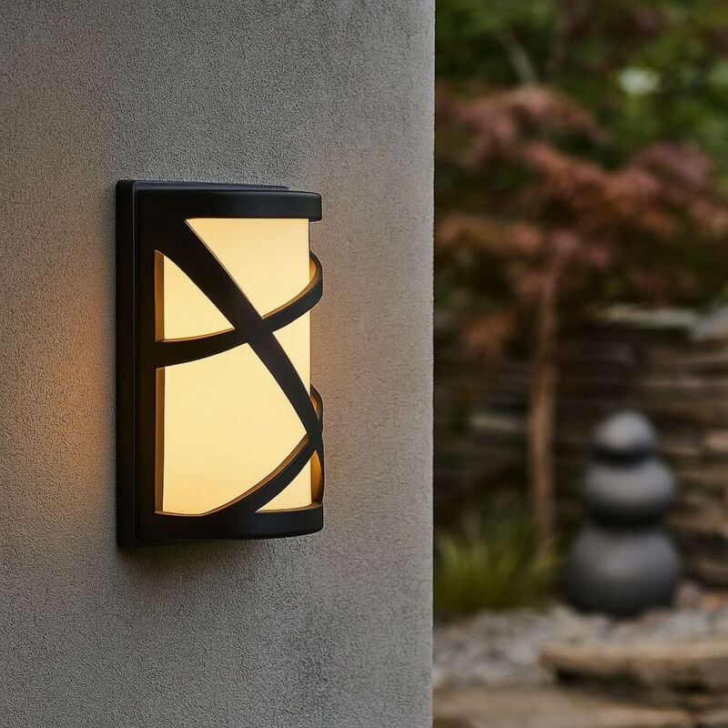 foto del prodotto lampada da parete osaka nera attacco e27 ip44