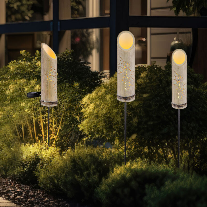 foto del prodotto lampada da presa in bamb , luce solare con picchetto, lampada solare in bamb , punzonature decorative, verde, led bianco caldo, pxa 12x79,5 cm, set