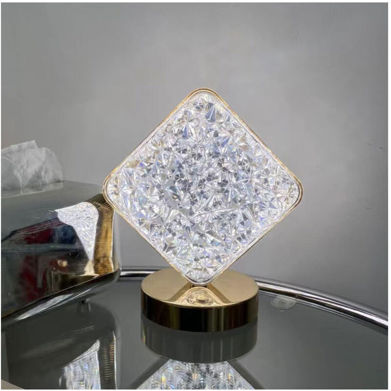 foto del prodotto lampada da tavolo a forma di diamante ricaricabile touch 3 intensit di luce trade shop traesio