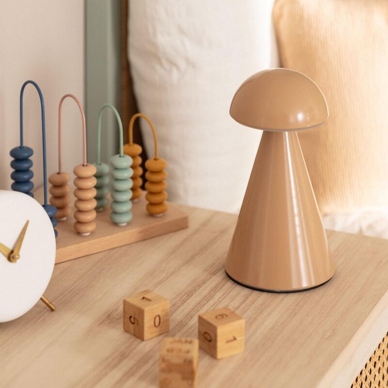foto del prodotto lampada da tavolo led 2w portatile con batteria usb ricaricabile azana cammello