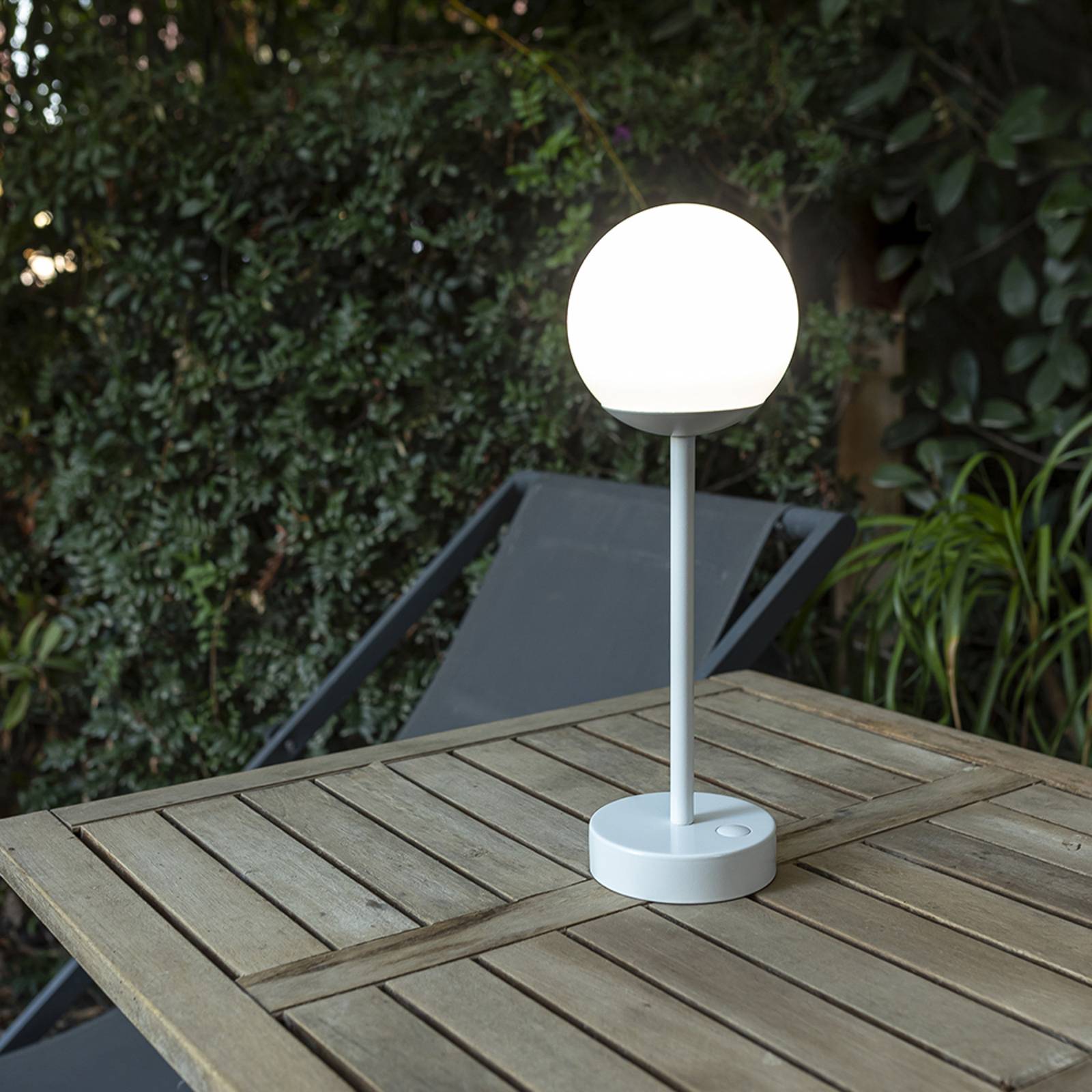 foto del prodotto lampada da tavolo led norai slim di newgarden, antracite