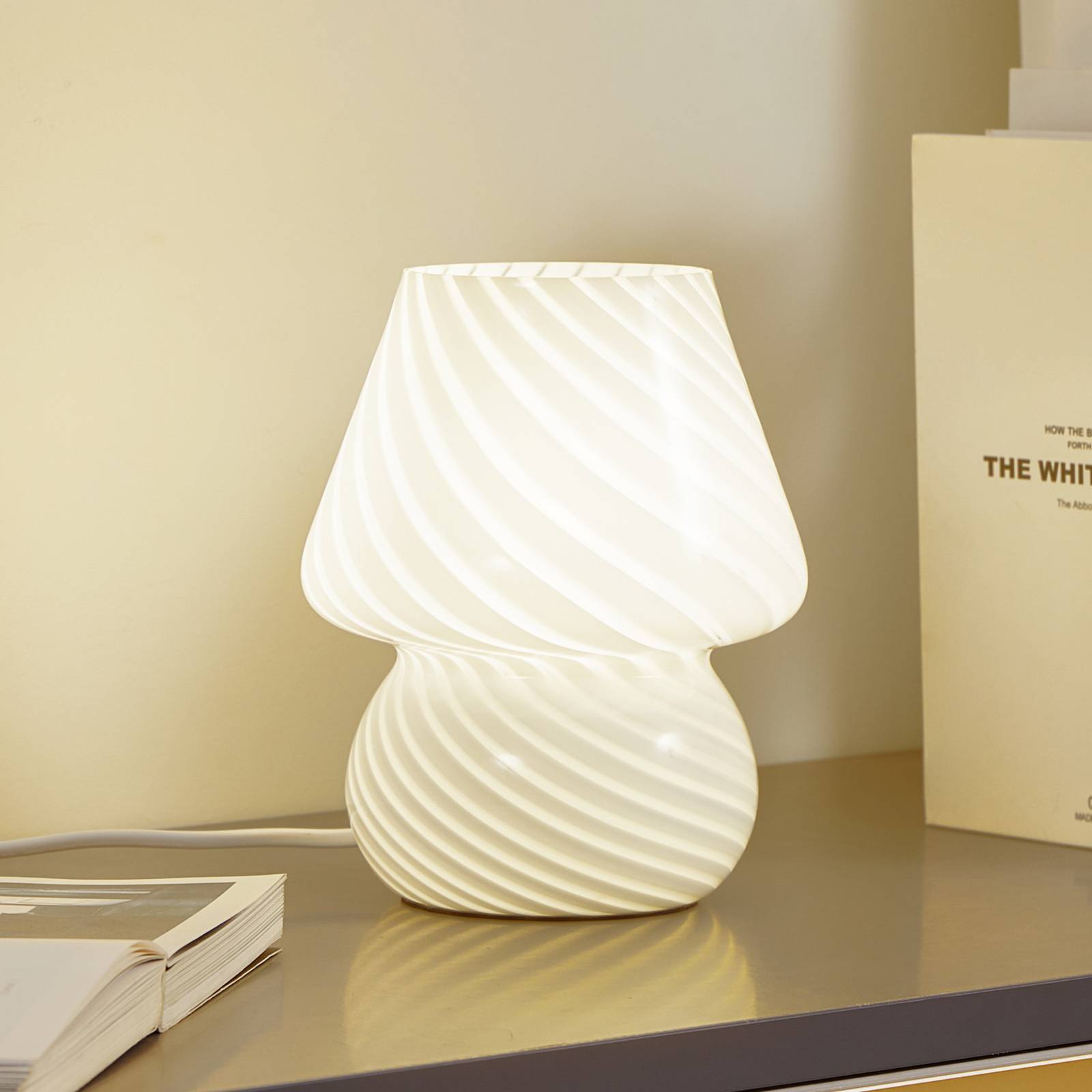 foto del prodotto lampada da tavolo lindby andriana, bianco, vetro, ø 15 cm