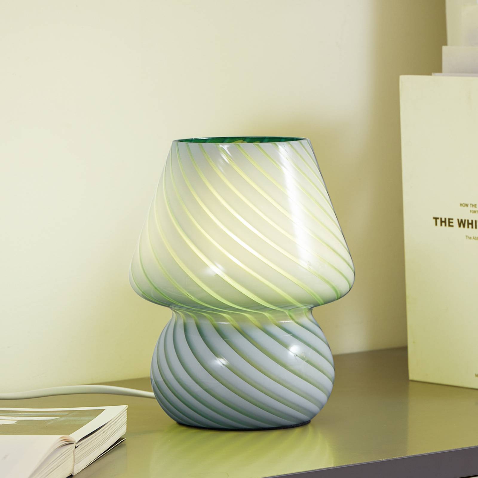 foto del prodotto lampada da tavolo lindby andriana, verde bianco, vetro, 15 cm