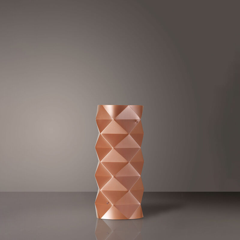 foto del prodotto lampada da tavolo moderna 1 luce prisma in polilux rame h32 made in italy