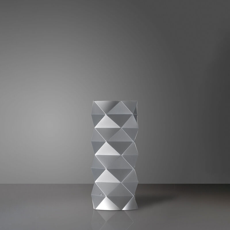 foto del prodotto lampada da tavolo moderna 1 luce prisma in polilux silver h32 made in italy