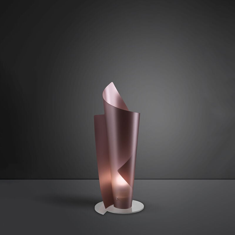 foto del prodotto lampada da tavolo moderna a 1 luce vela in polilux rosa metallico h50 made in italy