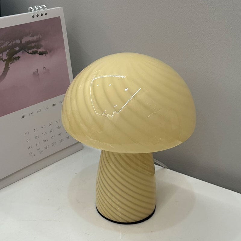 foto del prodotto lampada da tavolo moderna a forma di fungo in cristallo, lampada da tavolo a led, luce notturna decorativa per camera da letto, gialla classe