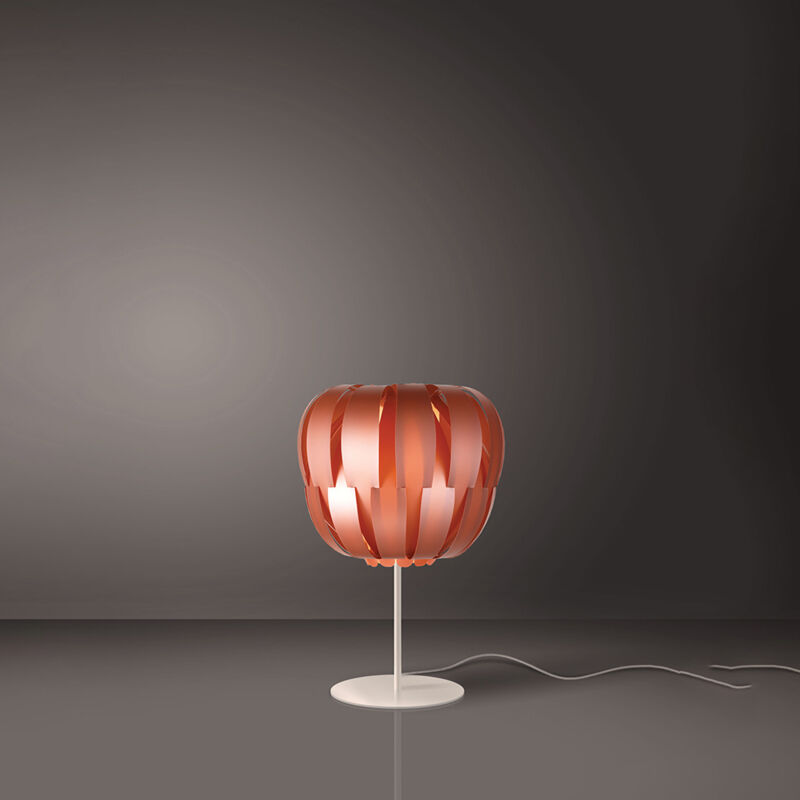 foto del prodotto lampada da tavolo moderna con base 1 luce queen in polilux rame made in italy