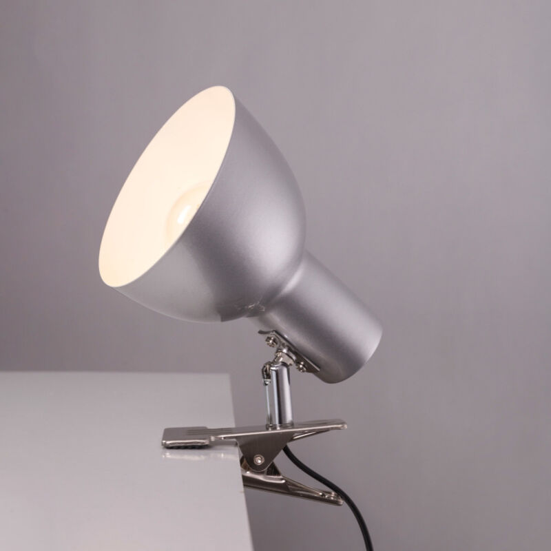 foto del prodotto lampada da tavolo pathein skd t1003 