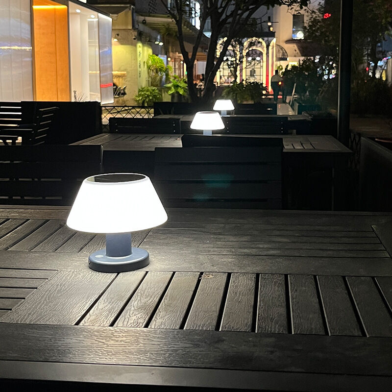 foto del prodotto lampada da tavolo solare, lampada da tavolo wireless per esterni, batteria ricaricabile, regolabile 4500k, impermeabile ip44, lampada solare