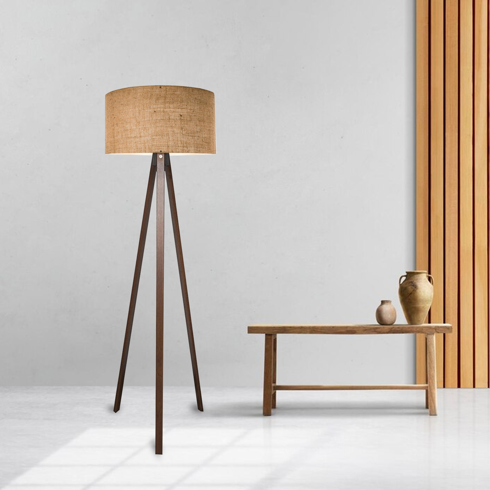 foto del prodotto lampada da terra a treppiede newport alta 140 cm paralume cilindrico marrone lux.pro
