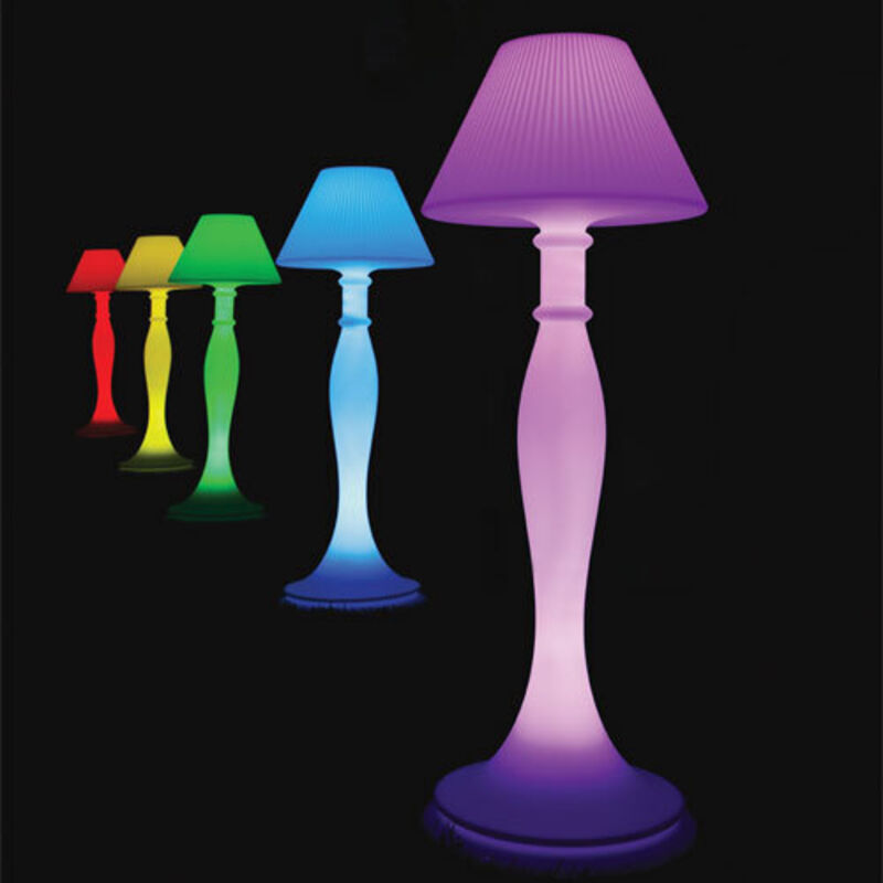 foto del prodotto lampada da terra design in polietilene bianco per