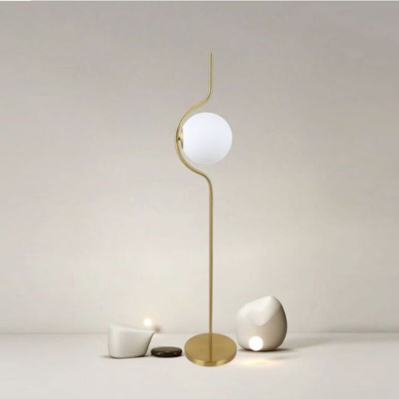 foto del prodotto lampada da terra oro argento con sfera in vetro bianco piantana design moderno per salotto camera oro