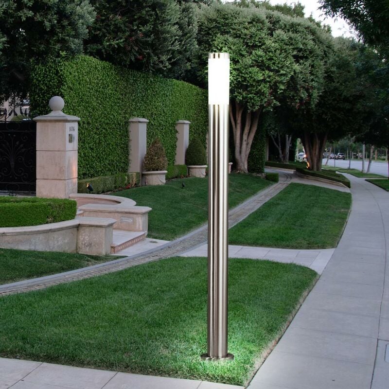foto del prodotto lampada da terra per illuminazione da esterno in acciaio inossidabile con base per percorso della lampada in un set che include lampadine a led