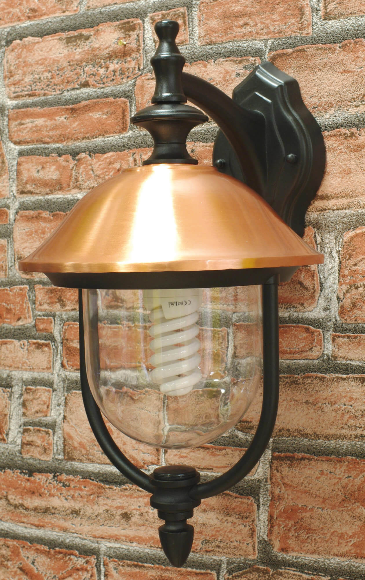 foto del prodotto lampada lanterna da parete 60w bauer copper nero e rame