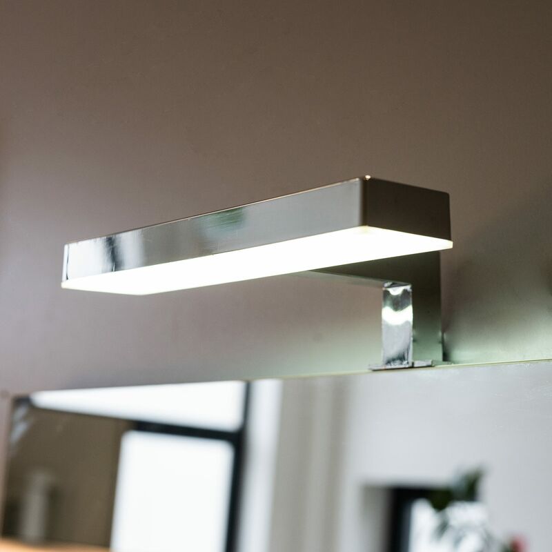 foto del prodotto lampada led da specchio con finitura cromata 18cm nettuno