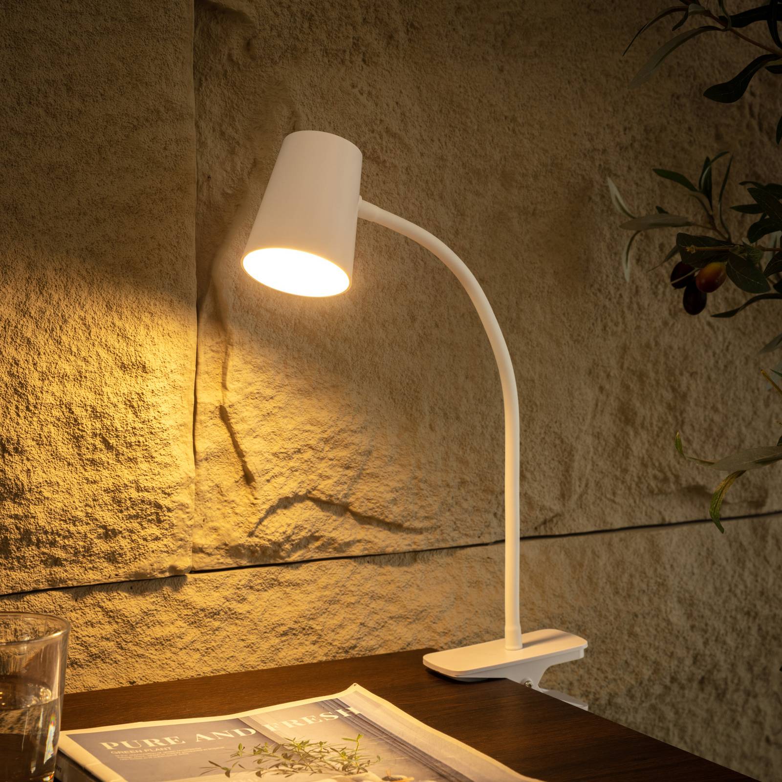 foto del prodotto lampada led da tavolo lindby ailina, base a morsetto, bianco