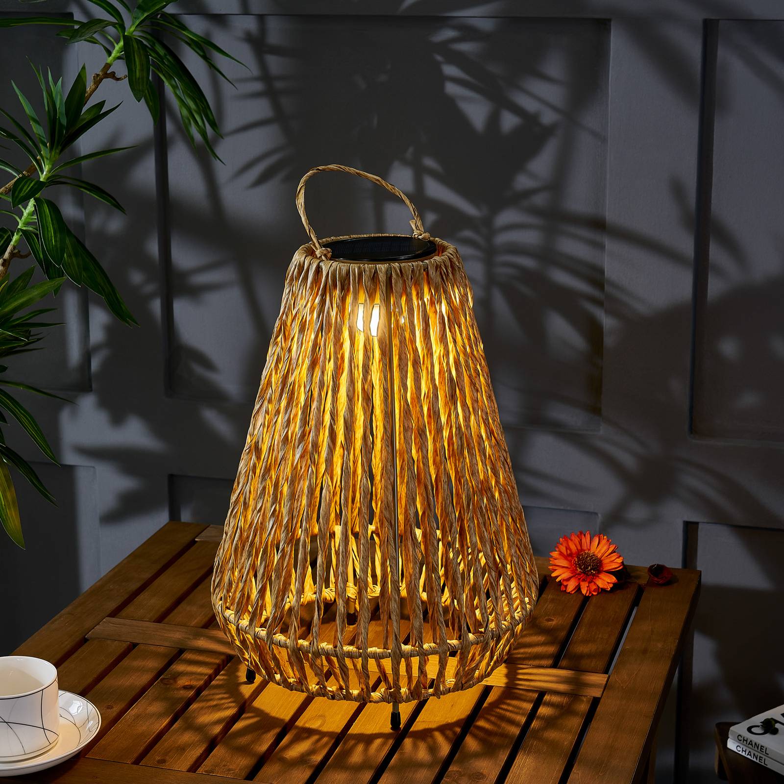 foto del prodotto lampada led solare amaria di lindby, rattan, luce, 27 cm